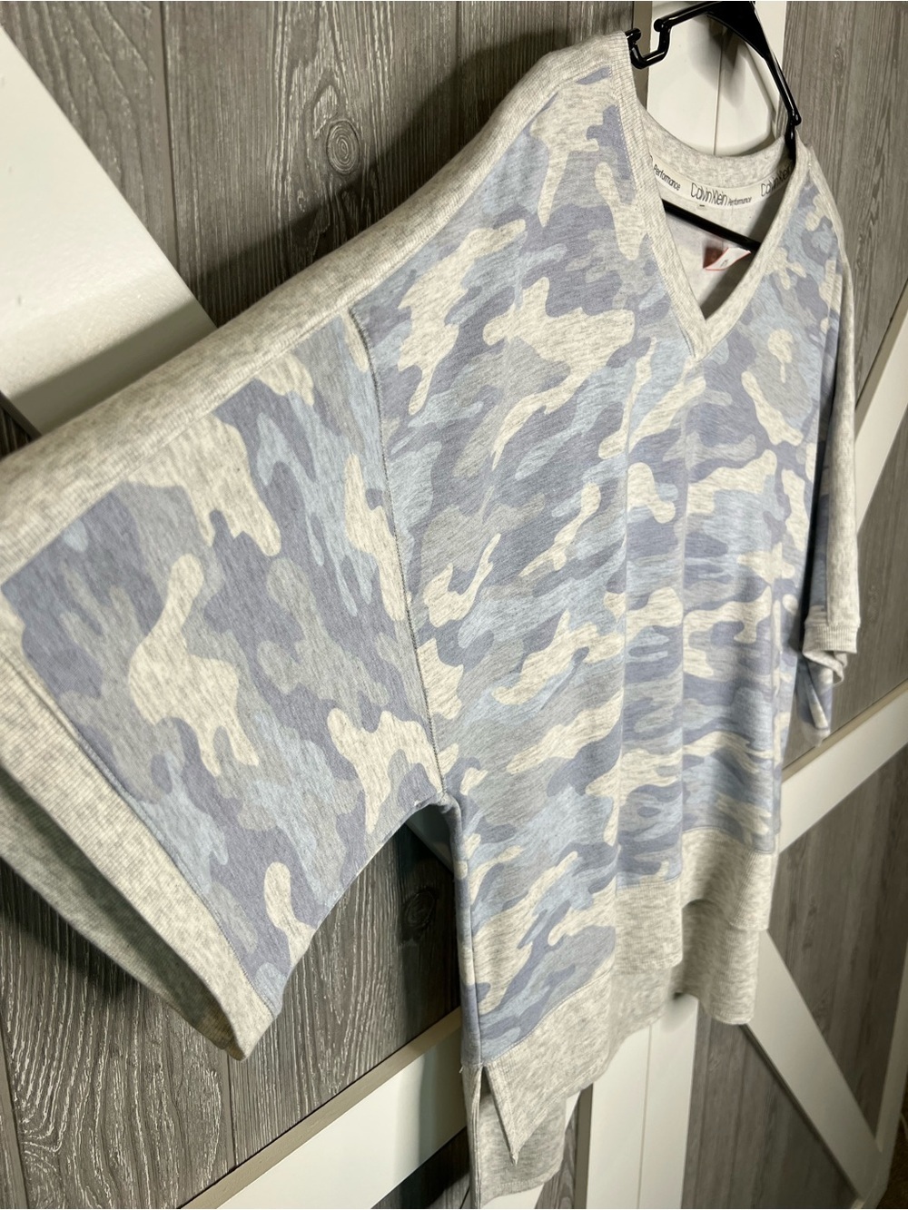 375. Calvin Klein Light Blue Camo V-Neck Pullover L/XL - Picture 5 of 6